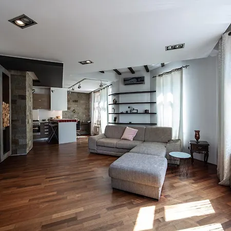 Old Town Lipscani * بوخارست